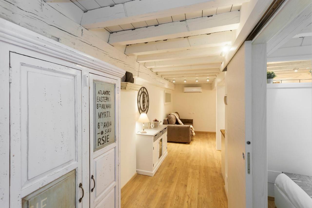 Tornabuoni - Flo Apartments ฟลอเรนซ์ ภายนอก รูปภาพ