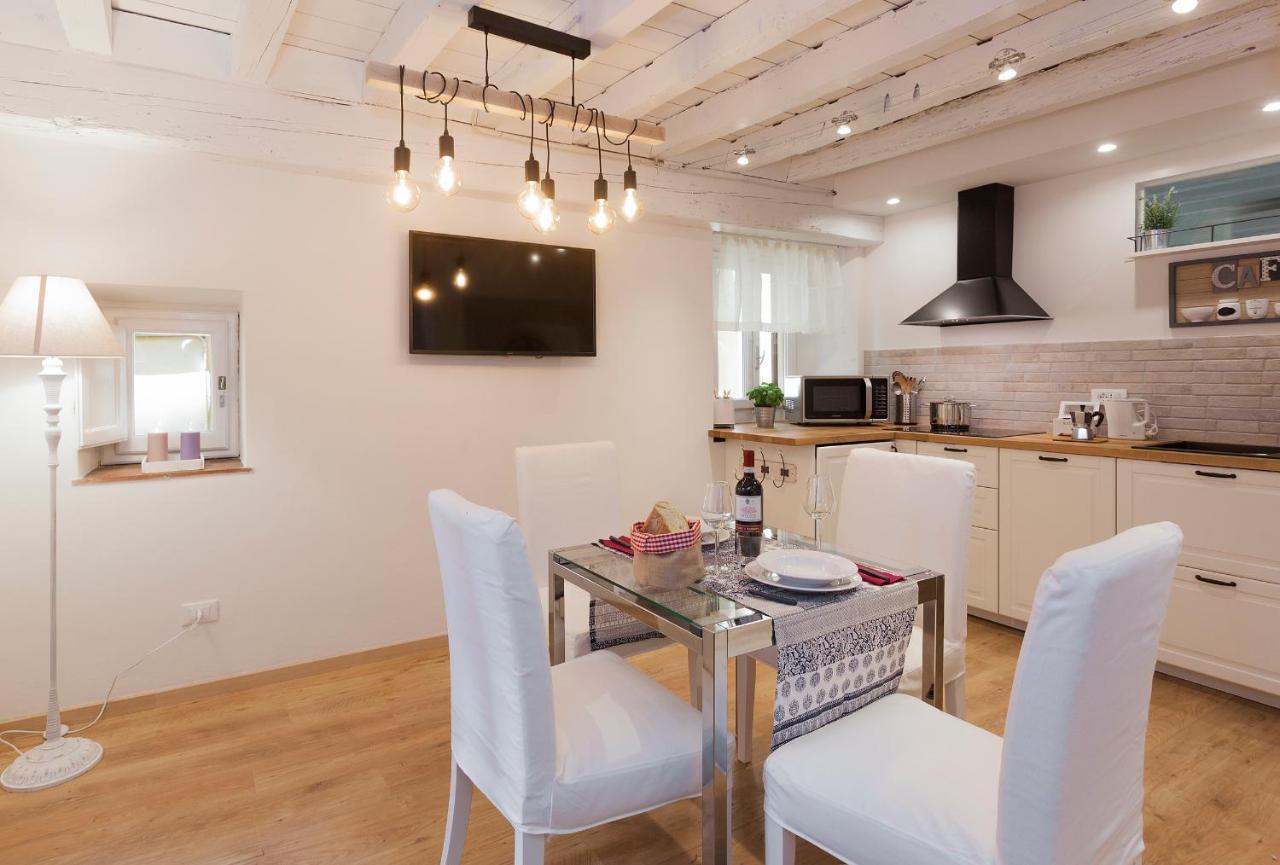 Tornabuoni - Flo Apartments ฟลอเรนซ์ ภายนอก รูปภาพ