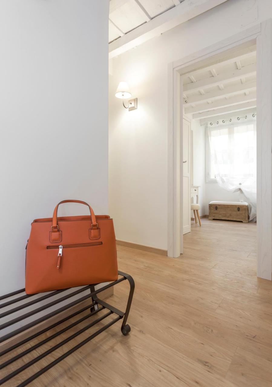 Tornabuoni - Flo Apartments ฟลอเรนซ์ ภายนอก รูปภาพ